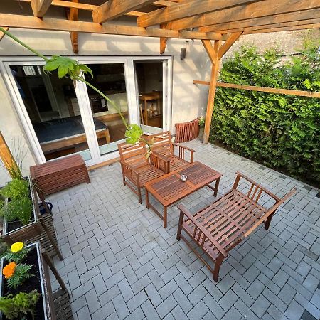 Ferienwohnung Im Stadtzentrum Von Bernau - Komfortable Wohnung Mit 2 Zimmern, Bad, Spuelmaschine, Waschmaschine, Komplette Kueche, Wlan, Terrasse, Ruhige Lage Бернау-бай-Берлін Екстер'єр фото