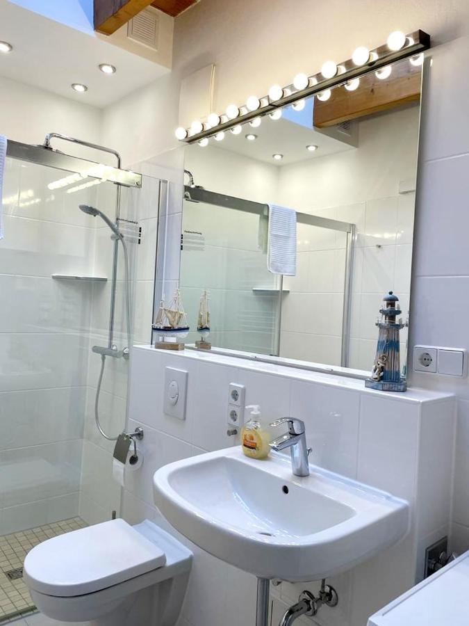 Ferienwohnung Im Stadtzentrum Von Bernau - Komfortable Wohnung Mit 2 Zimmern, Bad, Spuelmaschine, Waschmaschine, Komplette Kueche, Wlan, Terrasse, Ruhige Lage Бернау-бай-Берлін Екстер'єр фото