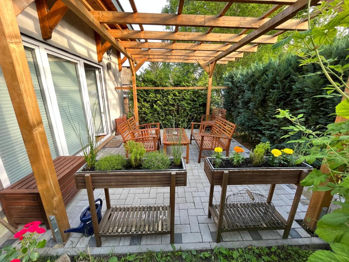 Ferienwohnung Im Stadtzentrum Von Bernau - Komfortable Wohnung Mit 2 Zimmern, Bad, Spuelmaschine, Waschmaschine, Komplette Kueche, Wlan, Terrasse, Ruhige Lage Бернау-бай-Берлін Екстер'єр фото