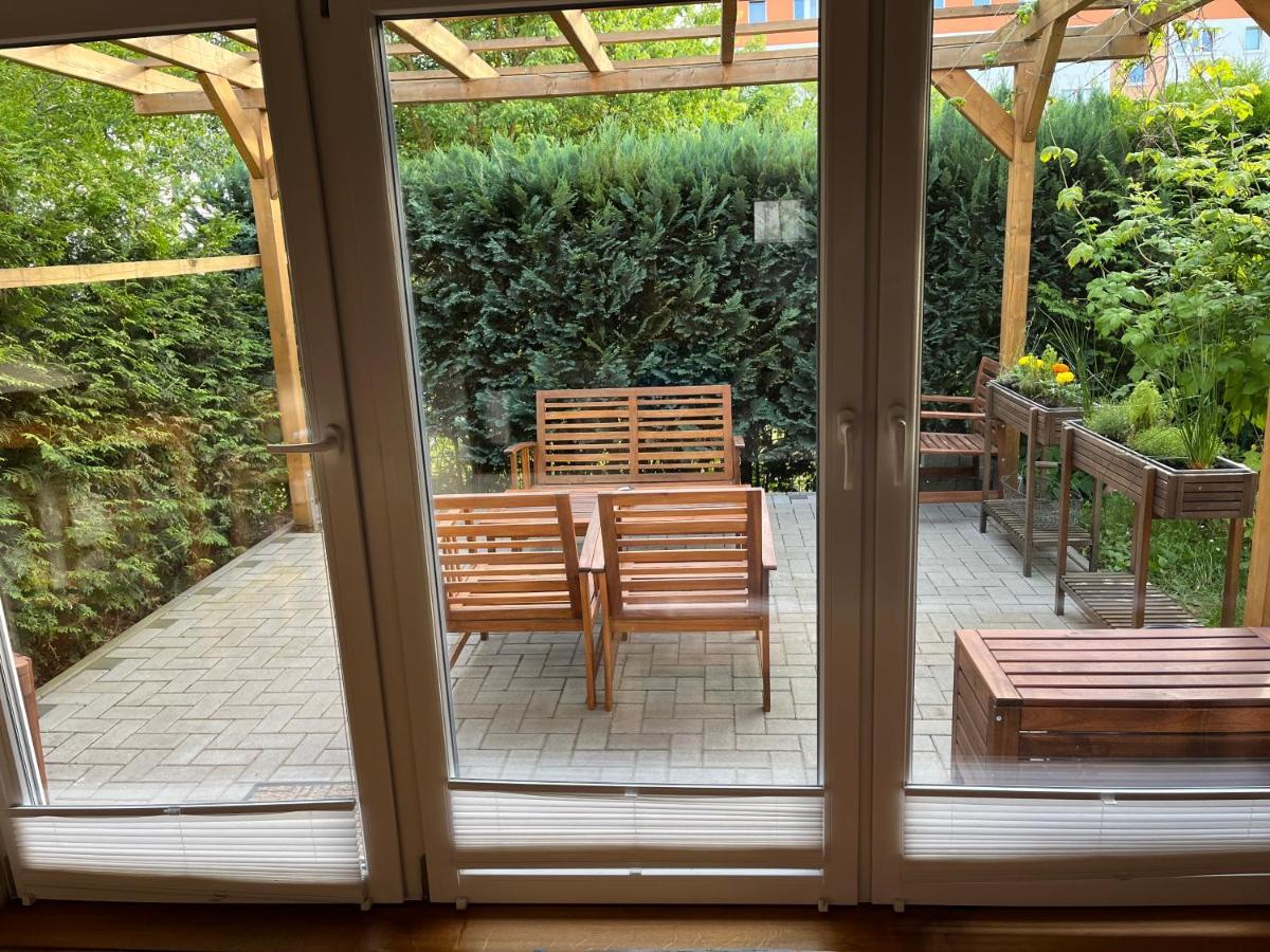 Ferienwohnung Im Stadtzentrum Von Bernau - Komfortable Wohnung Mit 2 Zimmern, Bad, Spuelmaschine, Waschmaschine, Komplette Kueche, Wlan, Terrasse, Ruhige Lage Бернау-бай-Берлін Екстер'єр фото